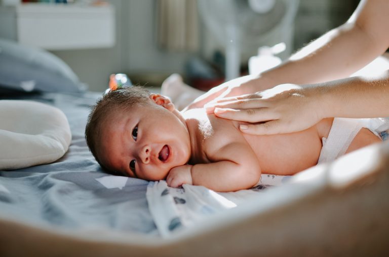 Berikut Cara Merawat Bayi Yang Baru Lahir - EduCenter